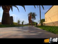 actiongirl - Nackt durch den Park