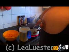 lealuestern - Sexy geile Küchenschlampe