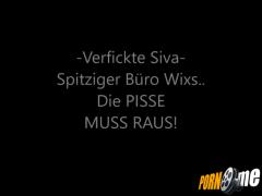 maus95d - -Verfickte Siva- Spitziger Büro Wixs.. Die PISSE MUSS RAUS!