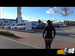 mira-grey - Public Piss im Autohaus!