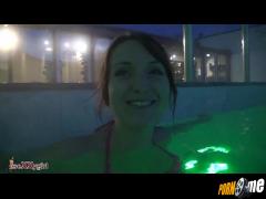 sexxygirl - In der Therme erkannt und abgefickt!!