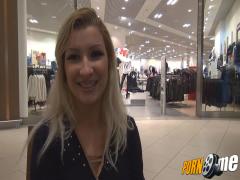 vanessakiss - Quicky Blowjob mit Cousin beim C &... Laden